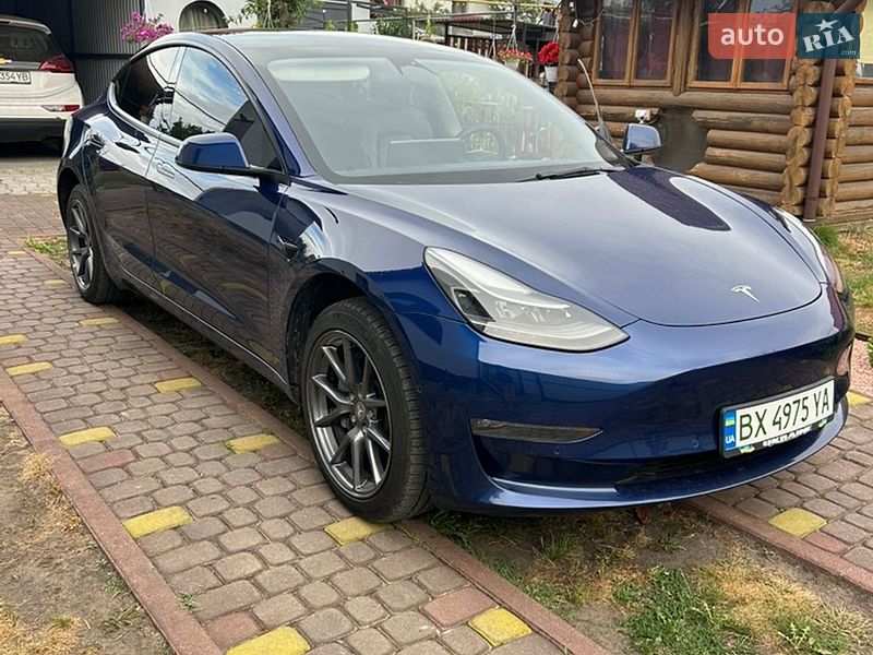 Седан Tesla Model 3 2022 в Львове