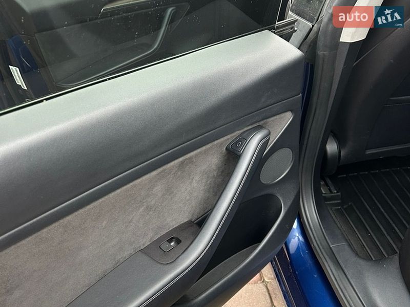Седан Tesla Model 3 2022 в Львове