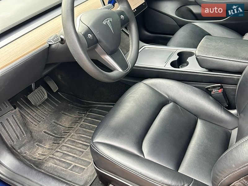 Седан Tesla Model 3 2022 в Львове