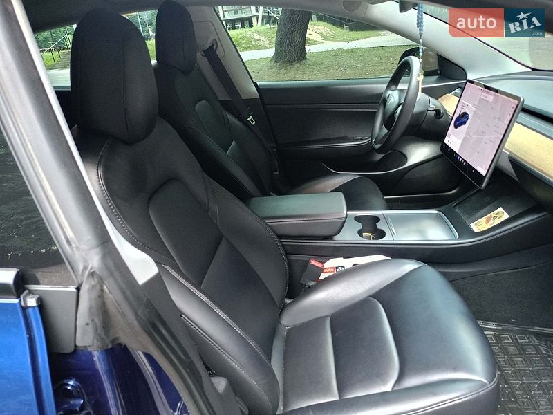 Седан Tesla Model 3 2021 в Львове
