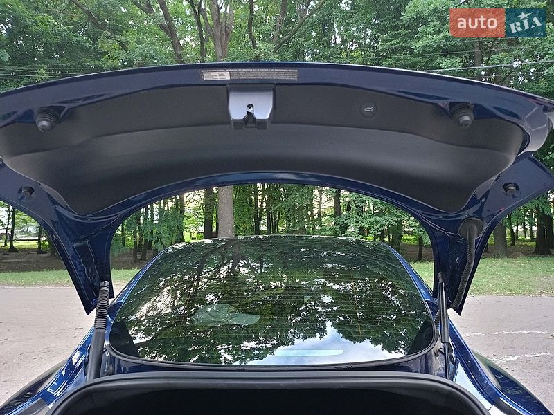 Седан Tesla Model 3 2021 в Львове