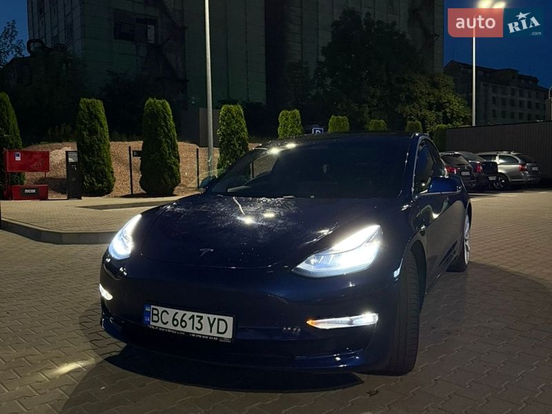 Седан Tesla Model 3 2020 в Львові