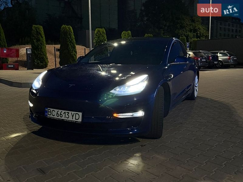 Седан Tesla Model 3 2020 в Львові