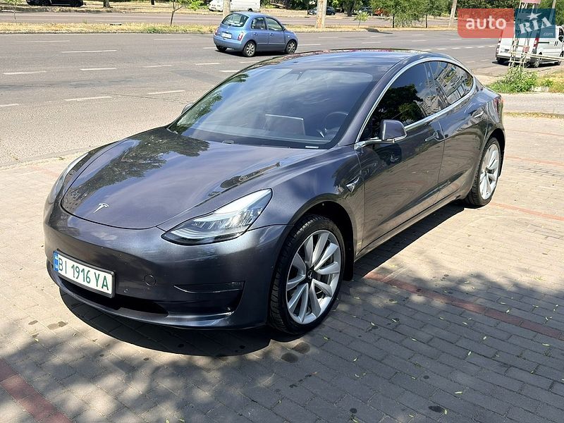 Седан Tesla Model 3 2018 в Киеве