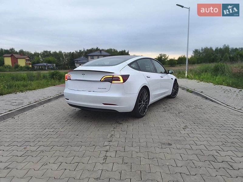 Седан Tesla Model 3 2023 в Киеве