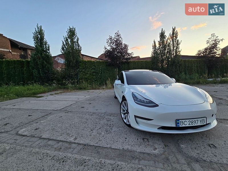 Седан Tesla Model 3 2019 в Львові