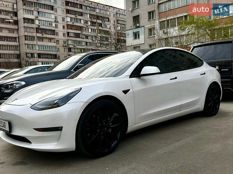 Седан Tesla Model 3 2021 в Киеве