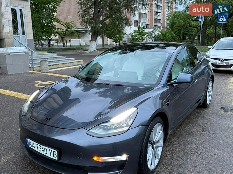 Седан Tesla Model 3 2020 в Валках