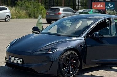 Седан Tesla Model 3 2024 в Ровно