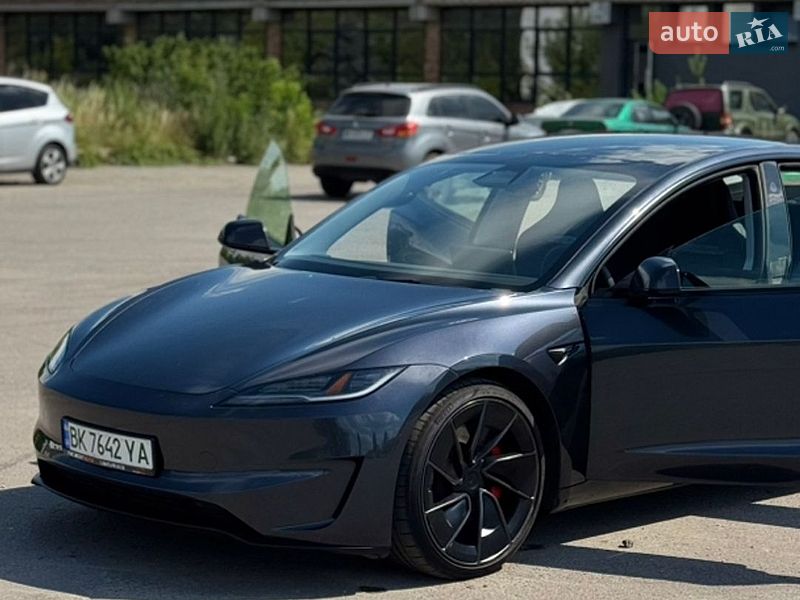 Седан Tesla Model 3 2024 в Ровно