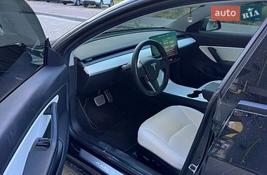 Седан Tesla Model 3 2019 в Львове