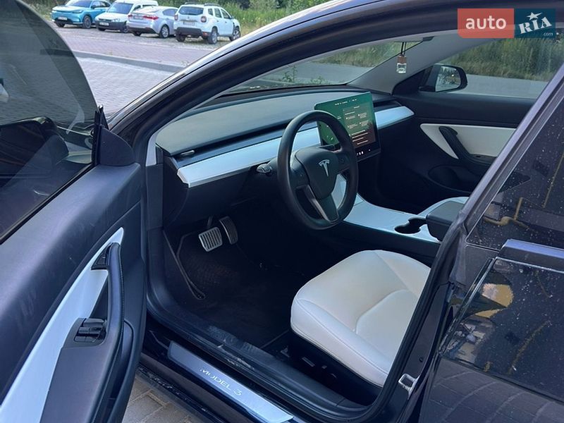Седан Tesla Model 3 2019 в Львове