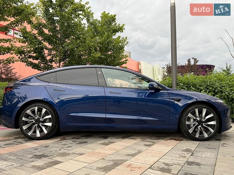 Седан Tesla Model 3 2023 в Києві