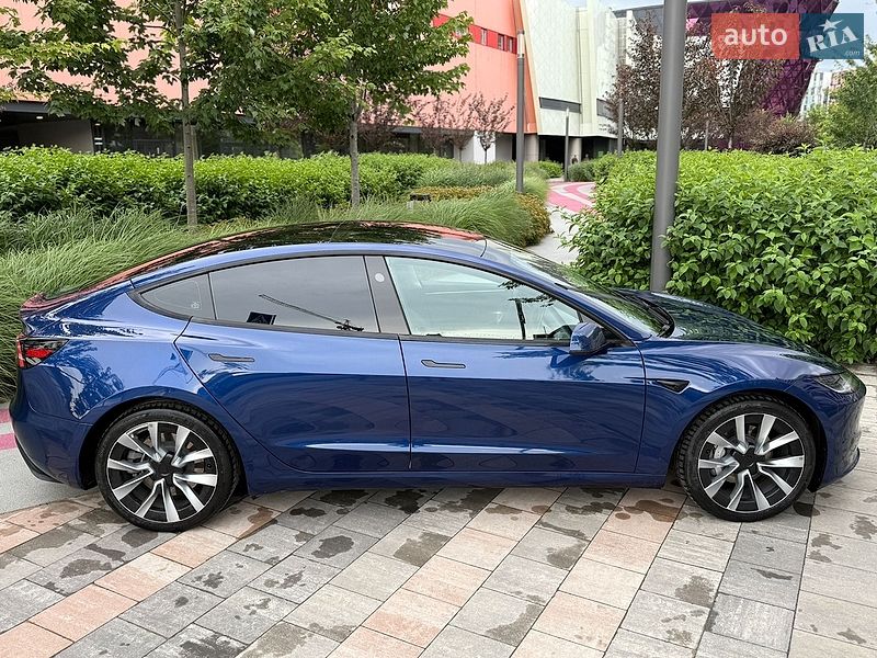 Седан Tesla Model 3 2023 в Києві