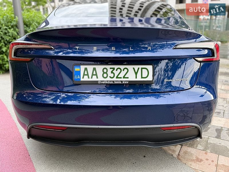 Седан Tesla Model 3 2023 в Києві