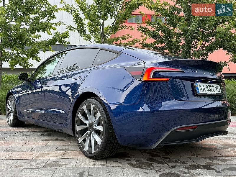 Седан Tesla Model 3 2023 в Києві