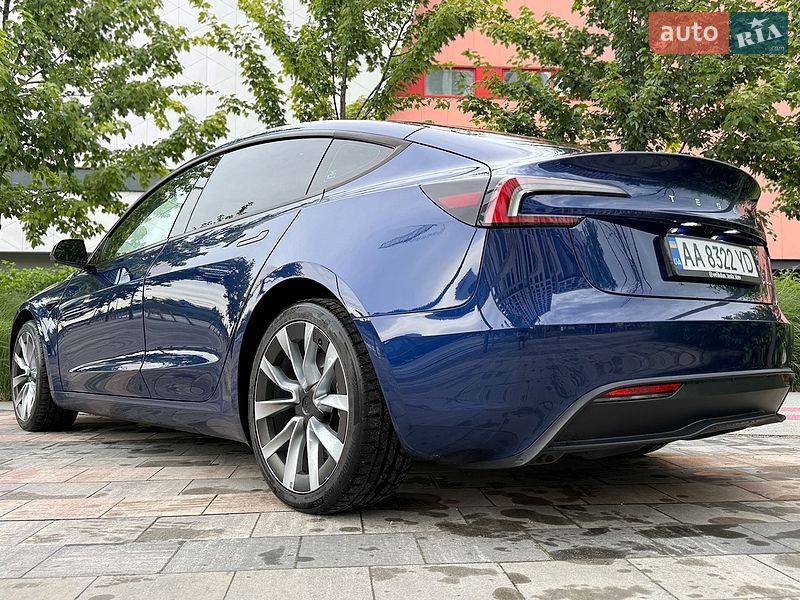 Седан Tesla Model 3 2023 в Києві