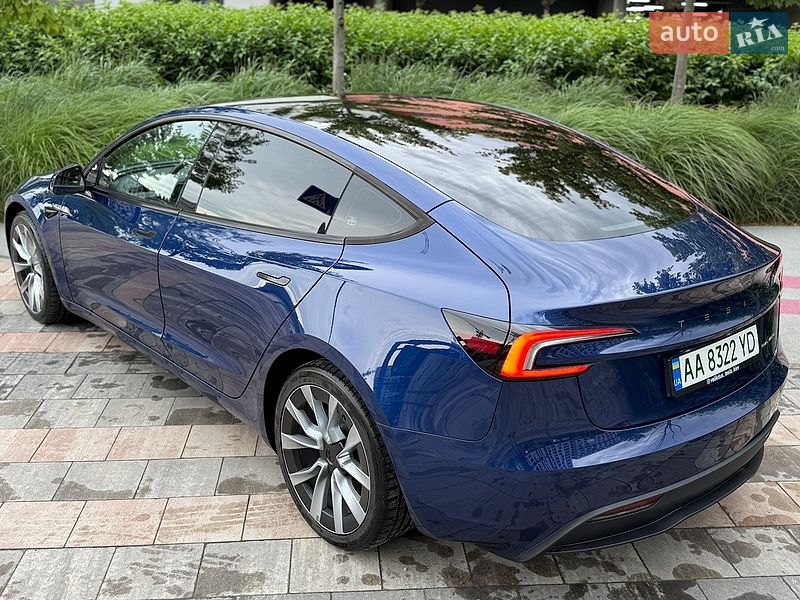 Седан Tesla Model 3 2023 в Києві