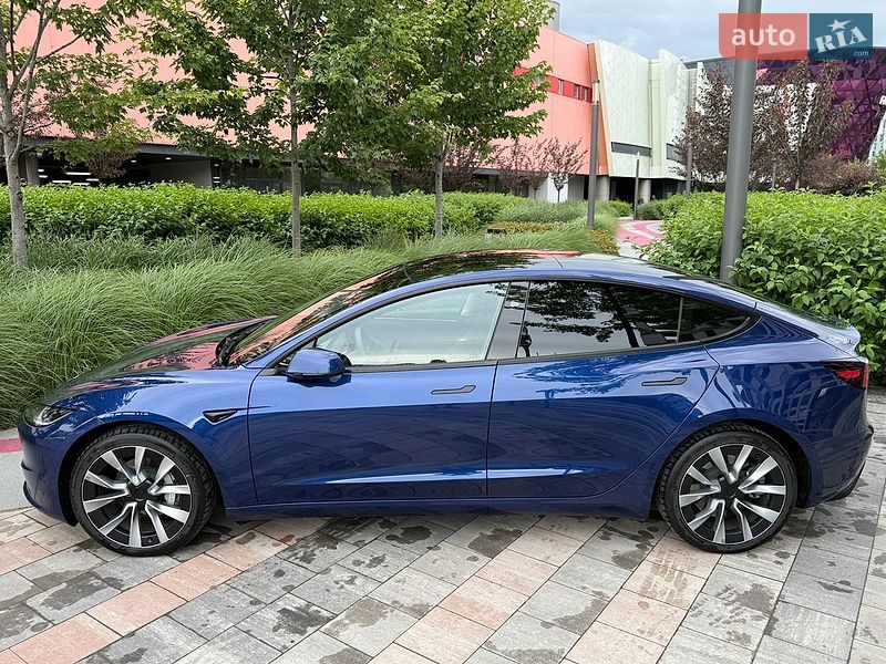 Седан Tesla Model 3 2023 в Києві