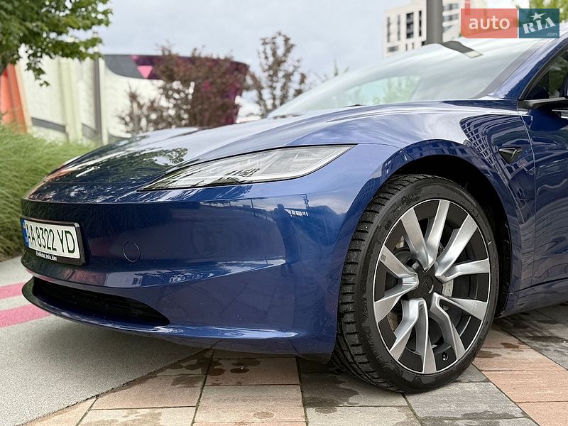 Седан Tesla Model 3 2023 в Києві