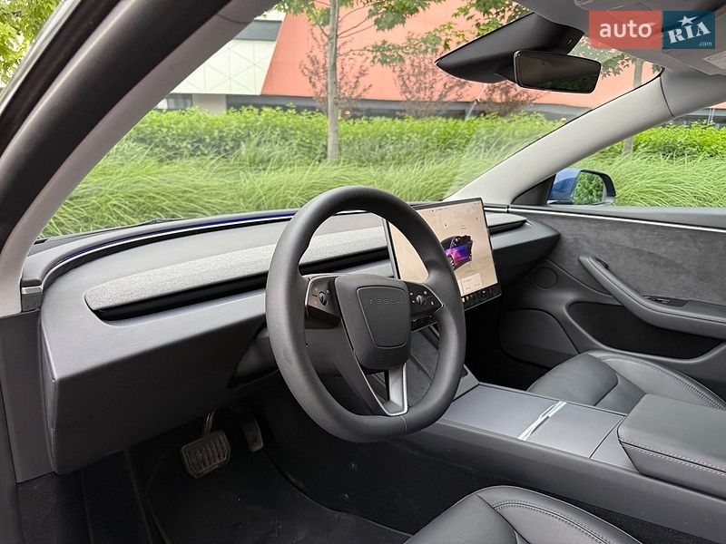 Седан Tesla Model 3 2023 в Києві