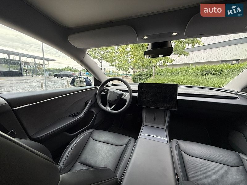 Седан Tesla Model 3 2023 в Києві
