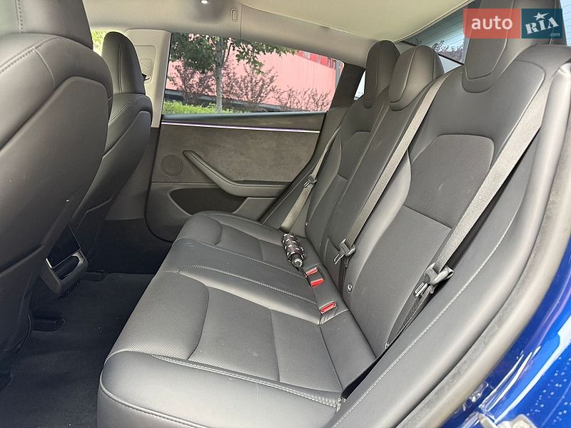 Седан Tesla Model 3 2023 в Києві