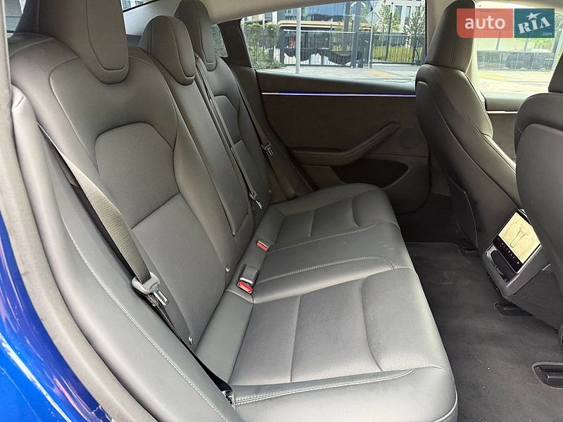 Седан Tesla Model 3 2023 в Києві