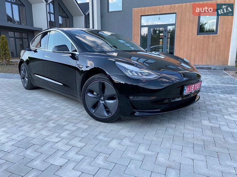 Седан Tesla Model 3 2019 в Луцке