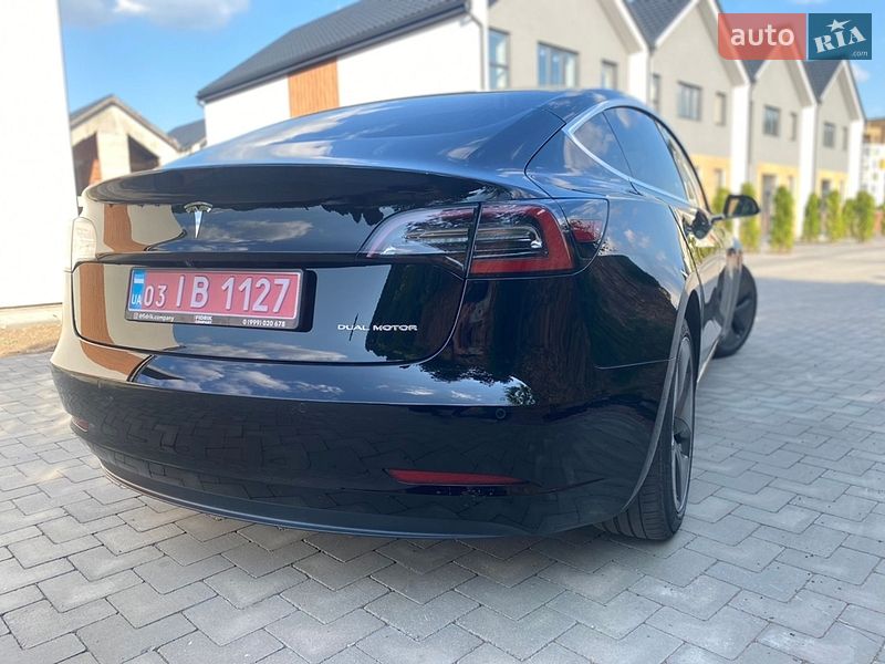Седан Tesla Model 3 2019 в Луцке