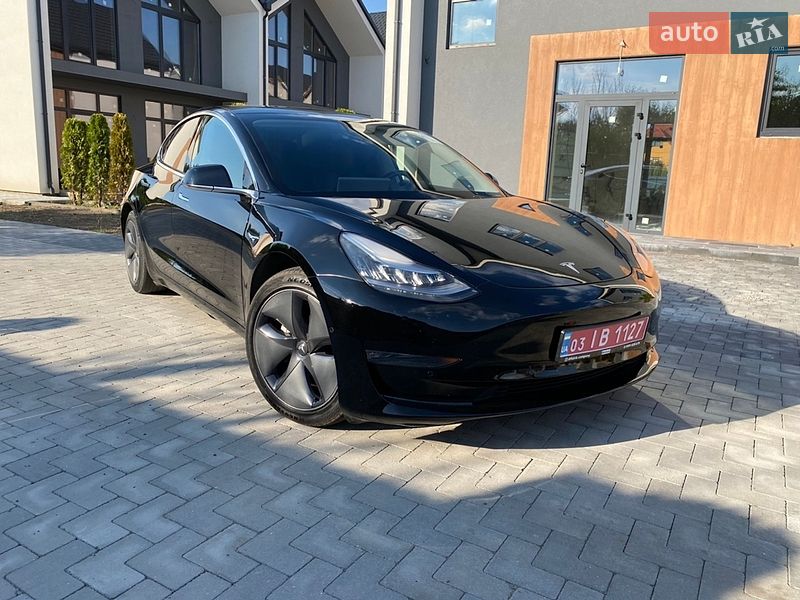 Седан Tesla Model 3 2019 в Луцке