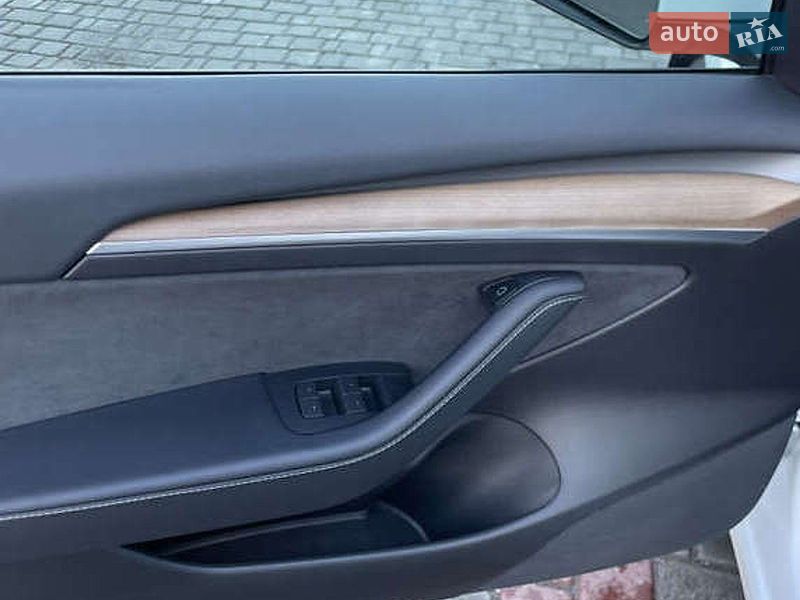 Седан Tesla Model 3 2022 в Киеве