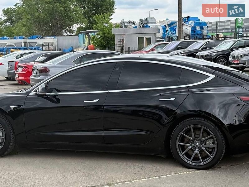 Седан Tesla Model 3 2019 в Киеве
