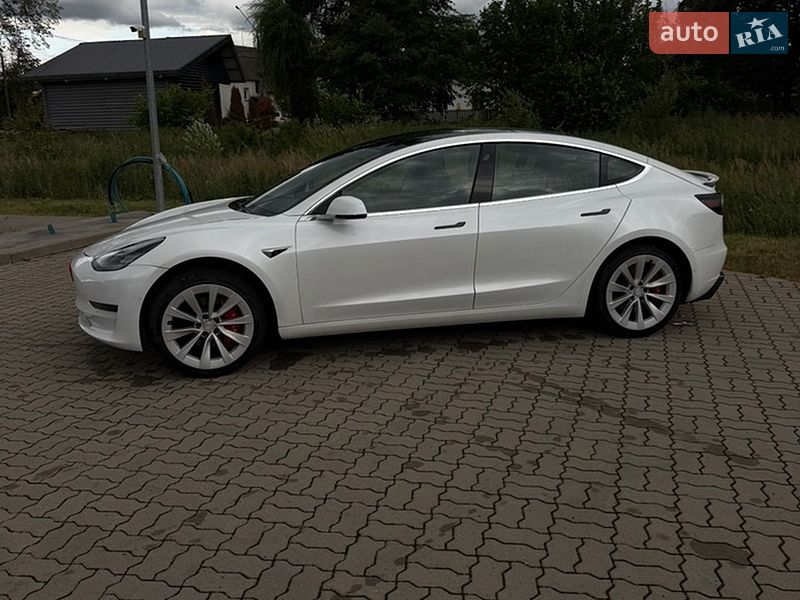 Седан Tesla Model 3 2019 в Стрые