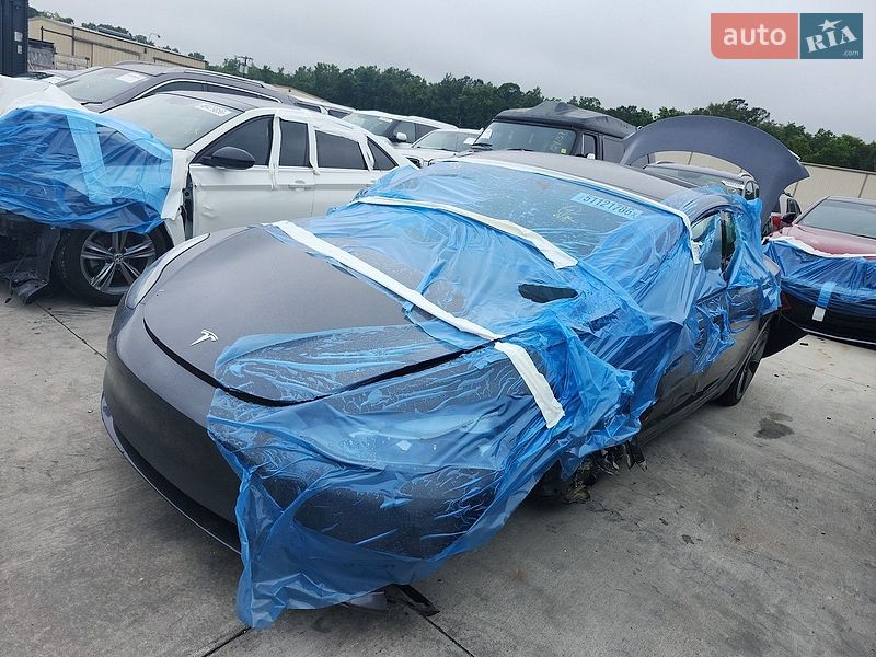 Tesla Model 3 2022