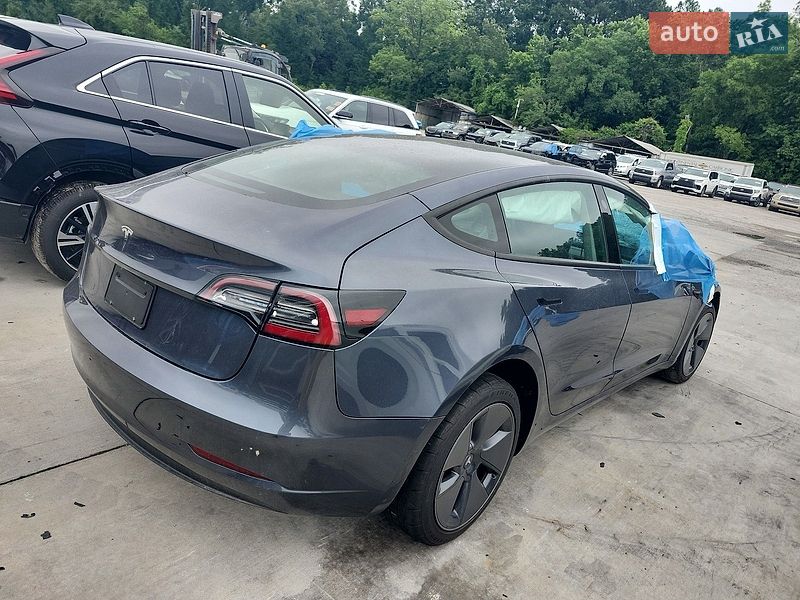 Седан Tesla Model 3 2022 в Бурштыне