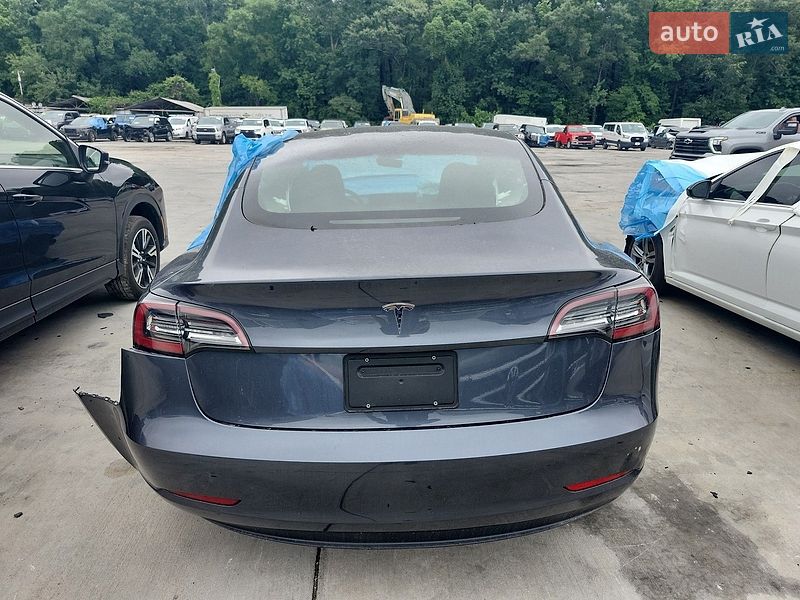 Седан Tesla Model 3 2022 в Бурштыне