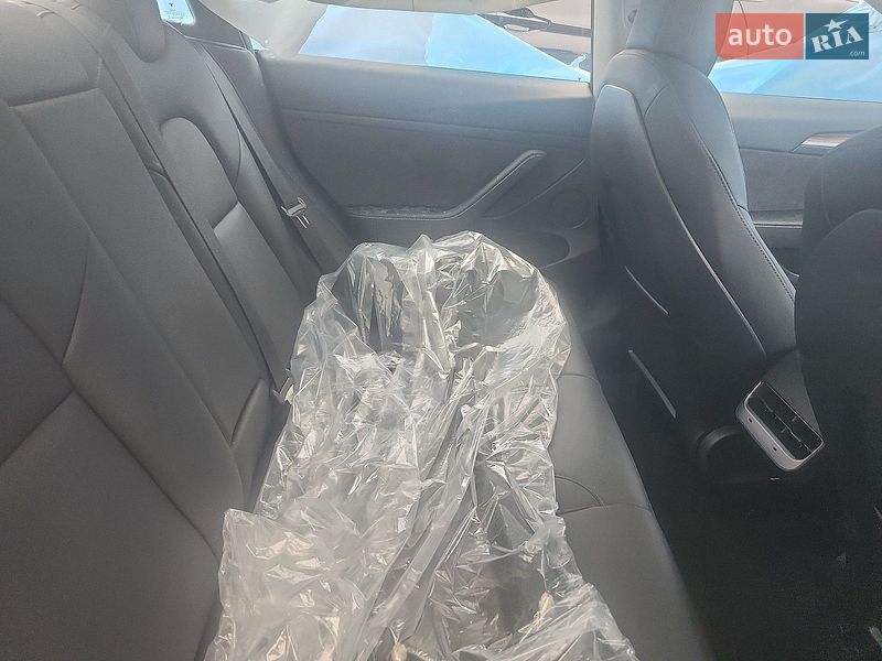 Седан Tesla Model 3 2022 в Бурштыне
