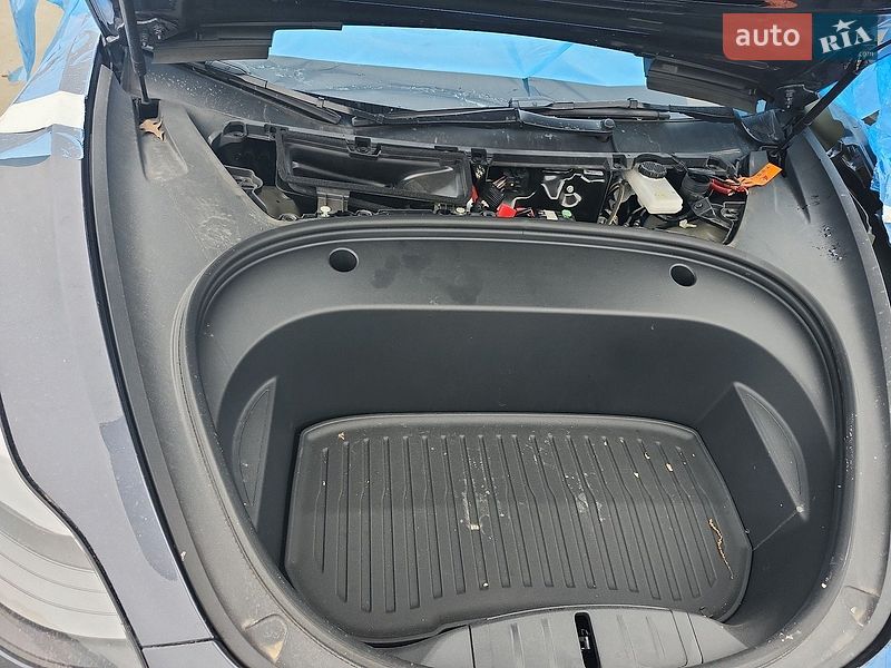 Седан Tesla Model 3 2022 в Бурштыне