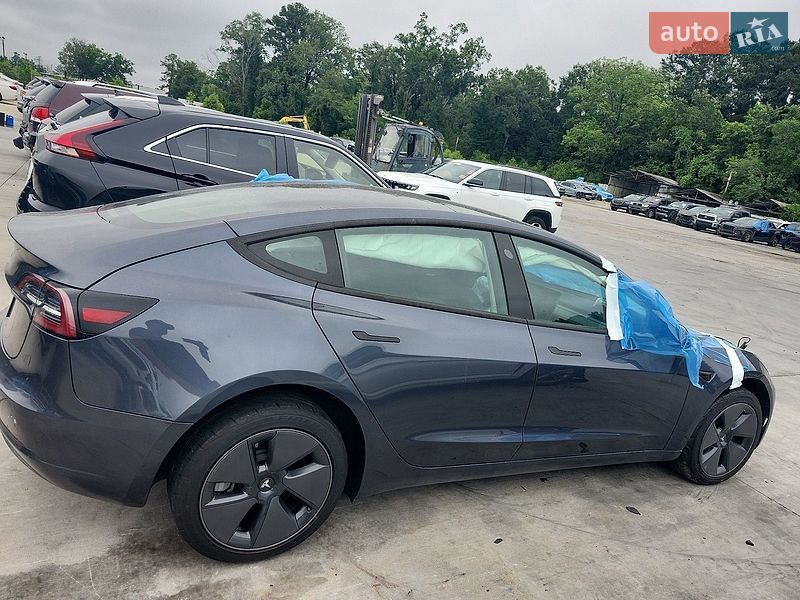Седан Tesla Model 3 2022 в Бурштыне