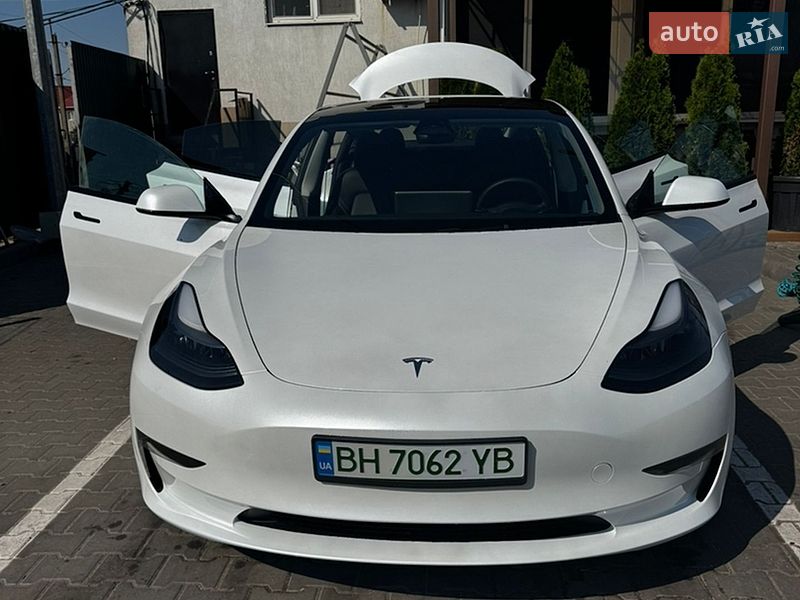 Седан Tesla Model 3 2023 в Одесі