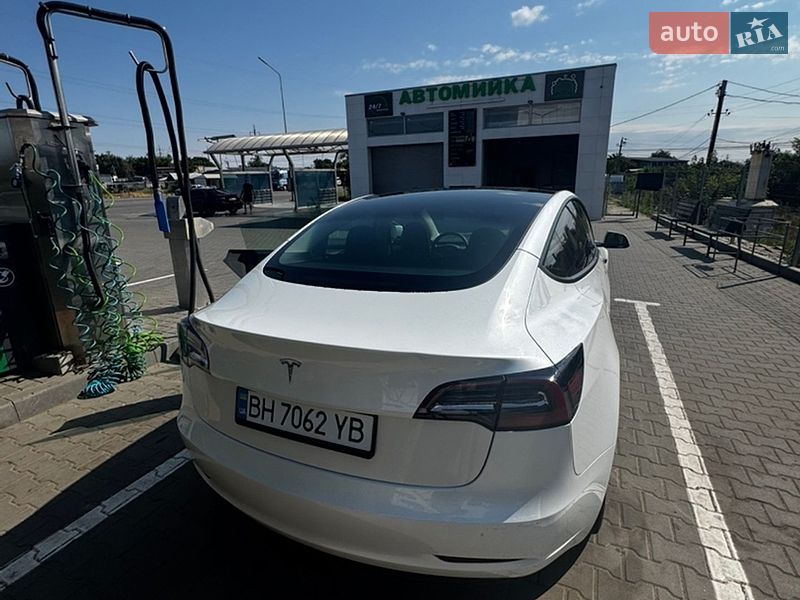 Седан Tesla Model 3 2023 в Одесі