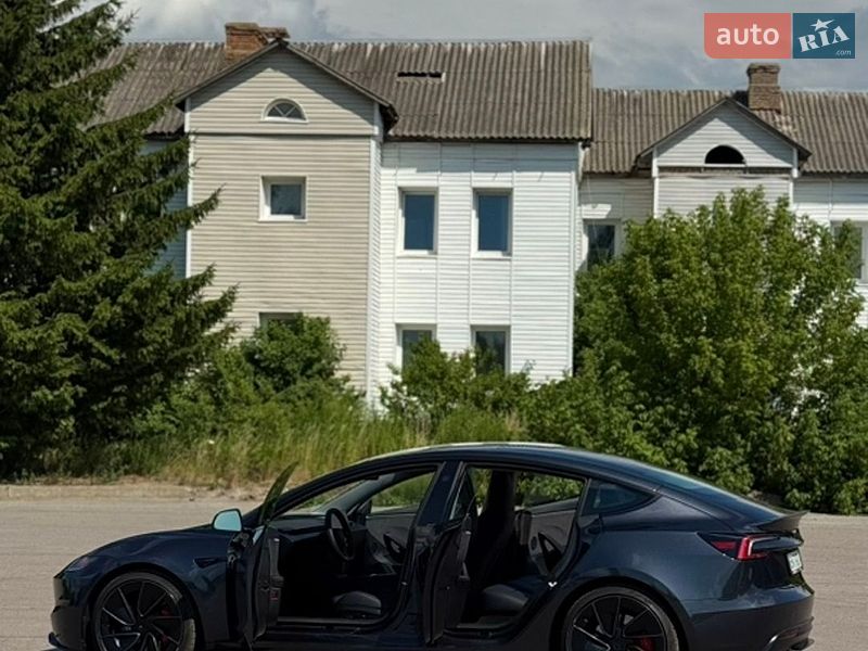 Седан Tesla Model 3 2024 в Ровно