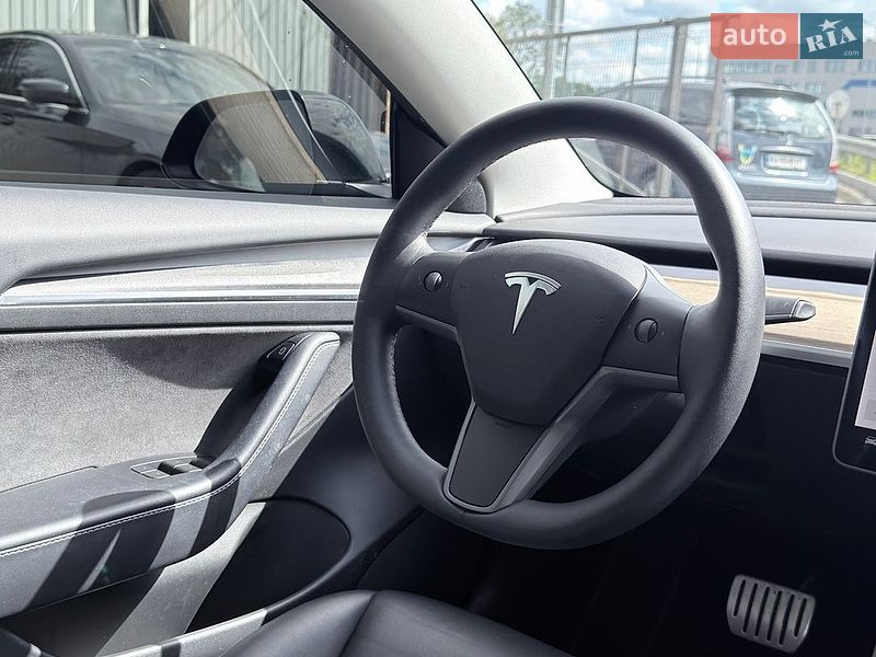 Седан Tesla Model 3 2022 в Киеве