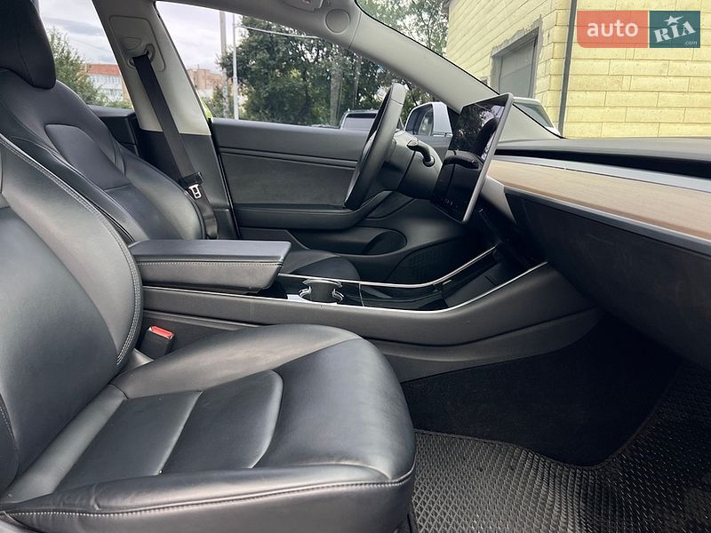 Седан Tesla Model 3 2019 в Ивано-Франковске