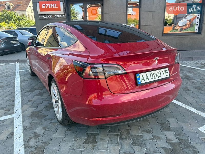 Седан Tesla Model 3 2021 в Киеве