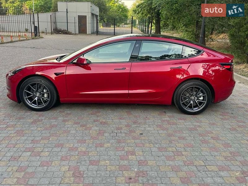 Седан Tesla Model 3 2022 в Запоріжжі