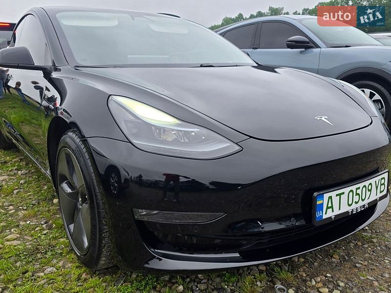 Седан Tesla Model 3 2020 в Ивано-Франковске