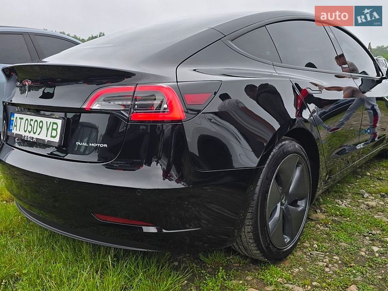 Седан Tesla Model 3 2020 в Івано-Франківську