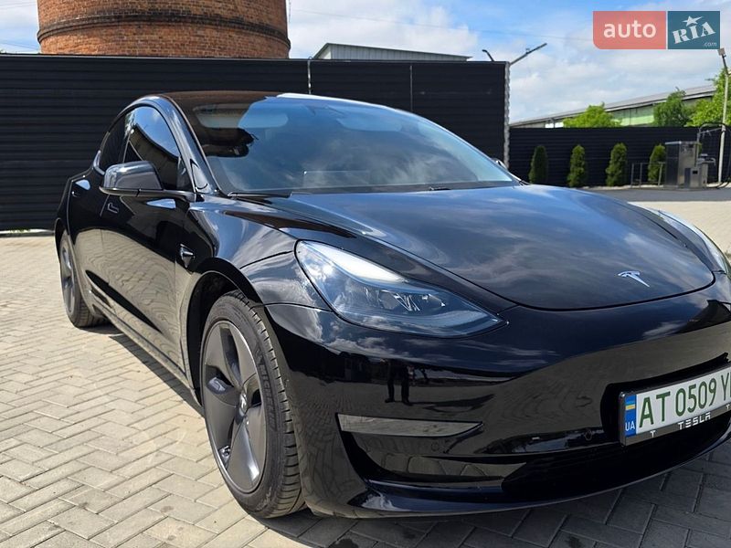 Седан Tesla Model 3 2020 в Івано-Франківську
